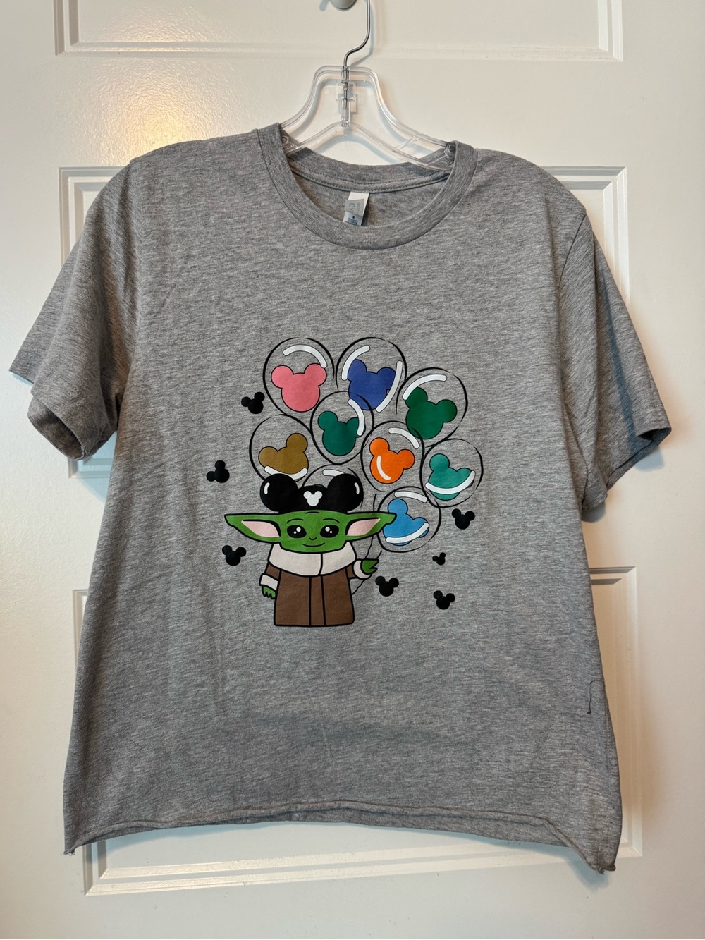 Disney Grogu Baby Yoda Mickey Balloon Disneyland Paris Graphic Tee Gray Size M